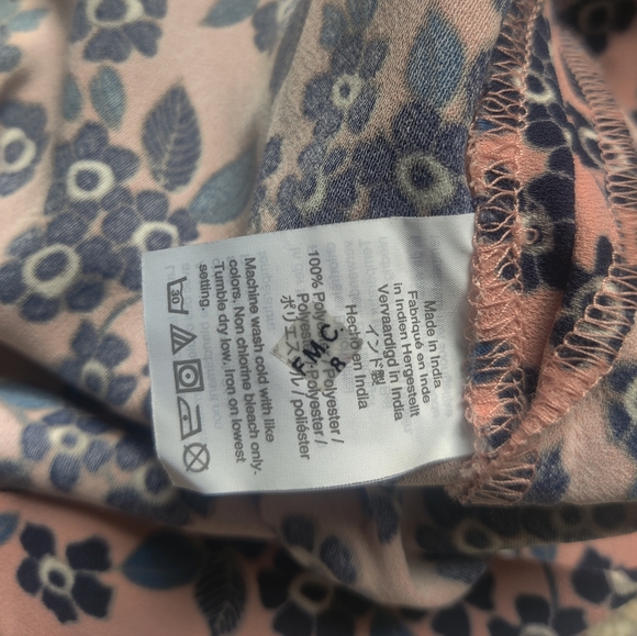 *JCREW* Floral print v-neck blouse with waist tie. - Picture 4 of 6